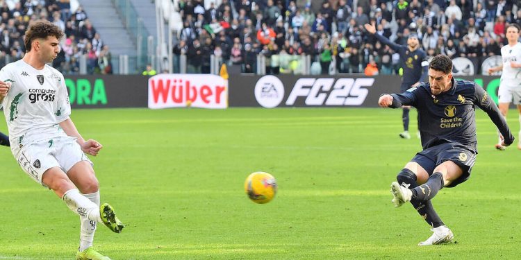 Dusan Vlahovic segna in Empoli Juventus di Serie A (Foto ANSA)