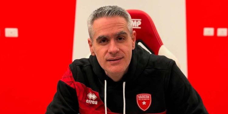 Ioannis Kastritis, nuovo allenatore della Openjobmetis Varese (da facebook.com/pallvarese)