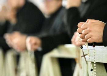 Rosario per il Papa