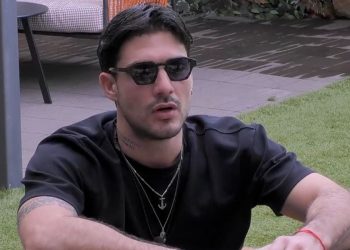 Grande Fratello, Lorenzo si ribella alla gelosia di Shaila per Chiara