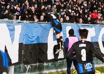 L'esultanza della curva del Pisa (da facebook.com/pisasportingclub)