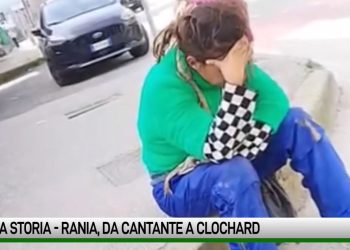 Rania Zariri in strada ad Avellino (Foto: screen canale Youtube Telenostra)