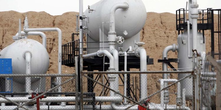 Un impianto petrolifero nei paesi arabi (Foto: Ansa)