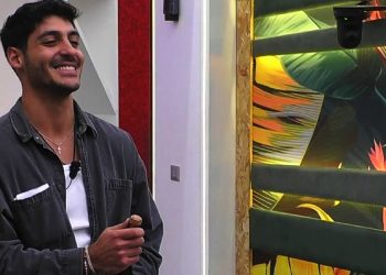 Javier Martinez compie gli anni al Grande Fratello (Foto Screen: Mediaset Infinity)