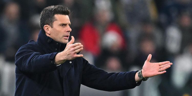 Thiago Motta dà indicazioni alla Juventus (Foto ANSA)
