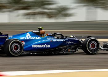 La Williams di Carlos Sainz nei test di Formula 1 in Bahrain (Foto ANSA)