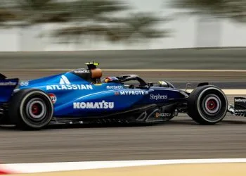 La Williams di Carlos Sainz nei test di Formula 1 in Bahrain (Foto ANSA)