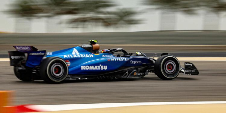 La Williams di Carlos Sainz nei test di Formula 1 in Bahrain (Foto ANSA)