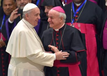 Mons. Paglia con Papa Francesco