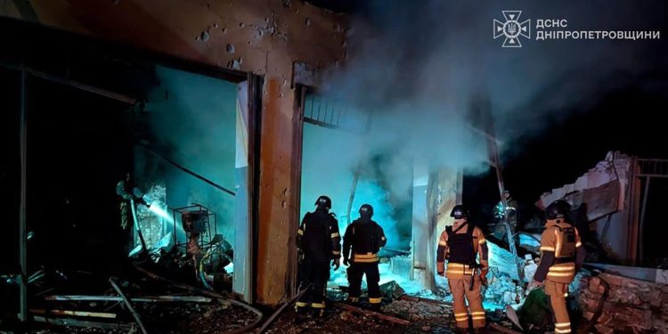 Dopo un attacco russo a Dnipropetrovsk, Ucraina centrale (Ansa)