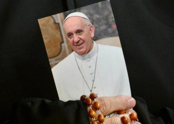 Rosario per Papa Francesco