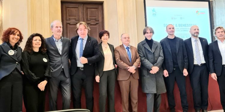 I relatori dell'iniziativa Sport Never Stop, al centro Nicola Gratteri