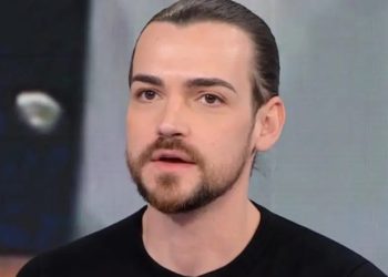 Valerio Scanu critica prof canto Amici (Foto Screen: RaiPlay)