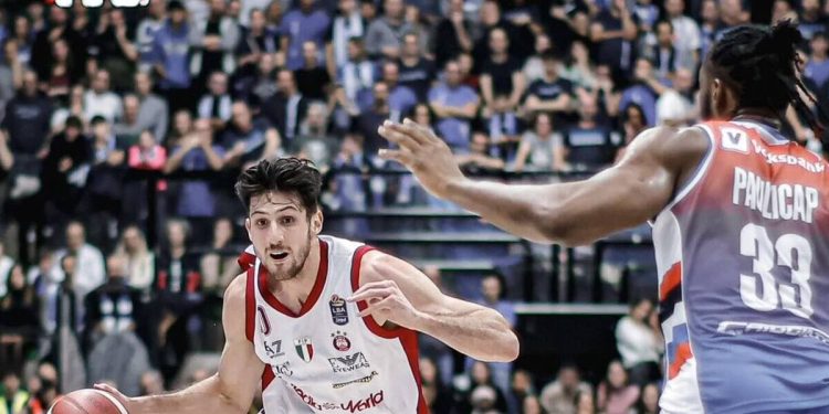 Leandro Bolmaro contro Pauly Paulicap in Treviso Milano (da facebook.com/OlimpiaMilano1936)