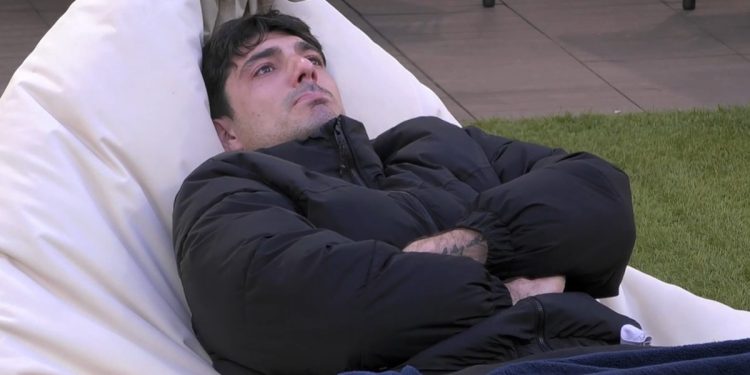 Lorenzo Spolverato piange al Grande Fratello