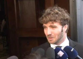 Paolo Ciavarro ai funerali di Eleonora Giorgi (screen da Rai 1)