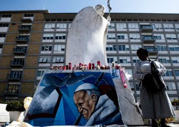 Papa Francesco ricoverato