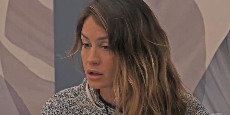 Racconto drammatico di Helena Prestes sulla madre al Grande Fratello (Screen Mediaset Infinity)