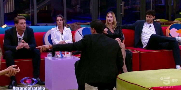 Lorenzo, lite col gruppo al GF (Foto: screen Mediaset Infinity)