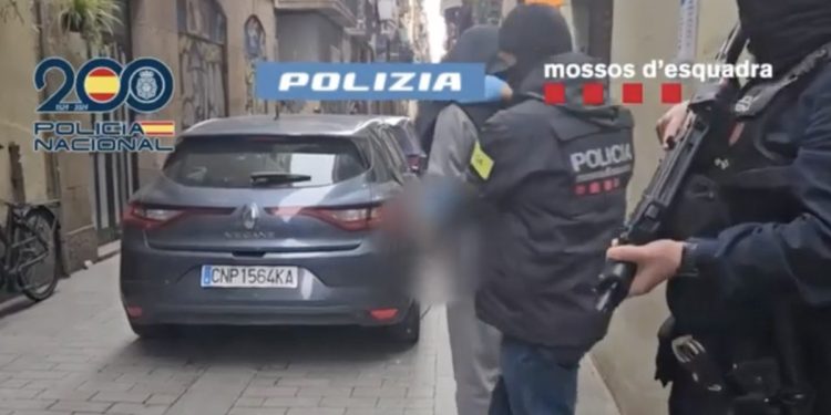 Pakistano arrestato per terrorismo