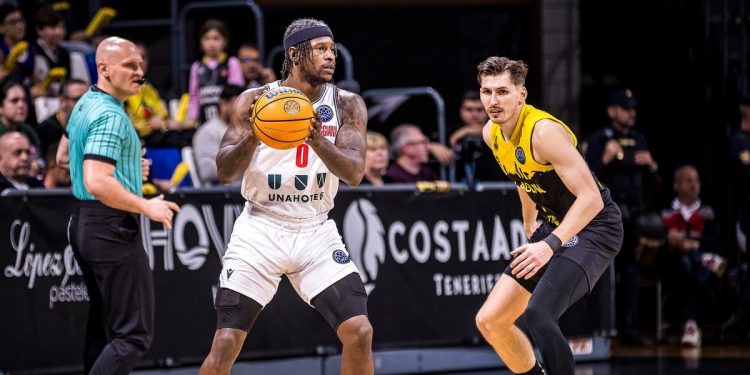 Jaylen Barford impegnato in Tenerife Reggio Emilia (da facebook.com/pallacanestroreggiana)