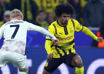 Karim Adeyemi contro Hakon Haraldsson in Borussia Dortmund Lille (Foto ANSA)