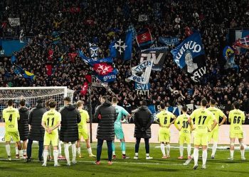 Il Pisa davanti ai suoi tifosi (da facebook.com/pisasportingclub)