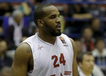 Samuels, l’ex NBA, e il suo cane terrorizzano i vicini del condominio