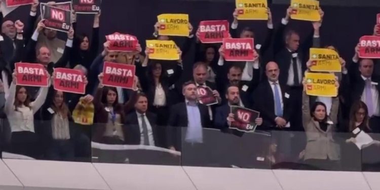 Protesta M5s in Europa