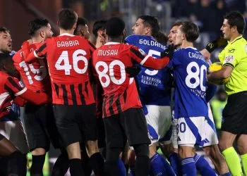 Un momento di tensione in Como Milan di Serie A (Foto ANSA)