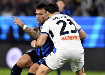 Lautaro Martinez contro Sead Kolasinac in Inter Atalanta (Foto ANSA)