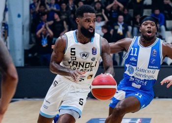 Corey Davis e Brian Fobbs in Cremona Sassari (da facebook.com/VanoliBasketCremona)