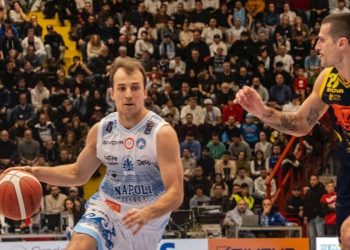Kevin Pangos contro Andrea Cinciarini in Napoli Scafati (da facebook.com/NapoliBk)