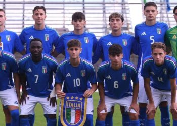 L'Italia U19 schierata in campo (da Facebook)