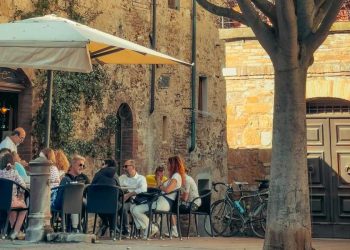 Un bar a San Gimignano (FOTO: PEXELS)