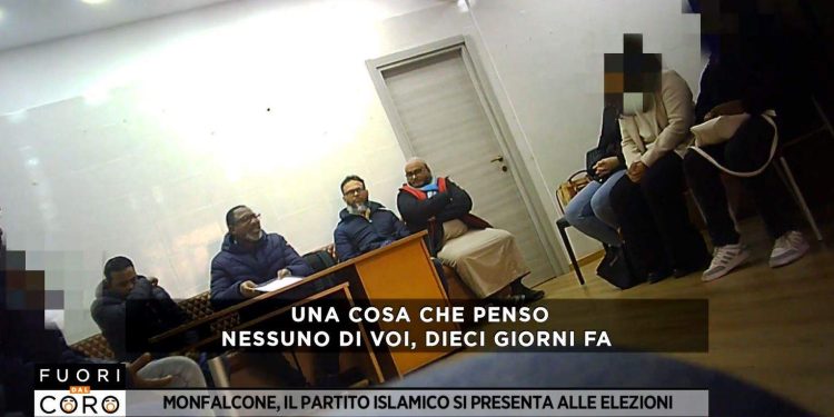 Partito islamista a Monfalcone (Foto: Fuori dal Coro)