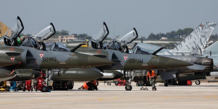 Mirage della NATO a Gioia Del Colle (Ansa)