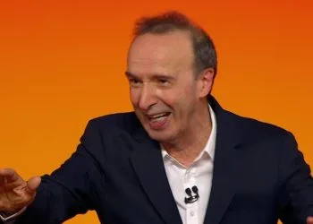 Roberto Benigni durante lo show "Il Sogno" dedicato all'Europa