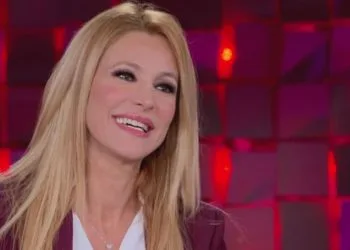 Adriana Volpe parla del nuovo fidanzato Dario (Foto screen: Mediaset Infinity)
