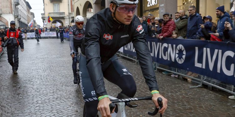 Van der Poel diretta Milano Sanremo 2025