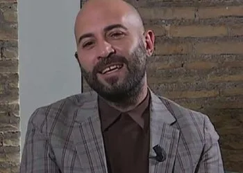 Giuliano Sangiorgi di nuovo papà (Foto screen: Mediaset Infinity)