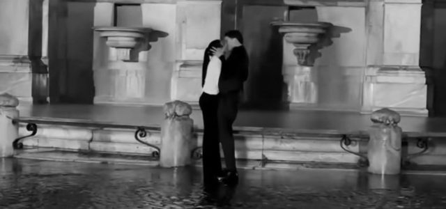 Tommaso Franchi e Mariavittoria, il bacio al Gianicolo