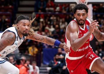 Armoni Brooks sfida Charles Manning Jr. in Milano Napoli (da facebook.com/OlimpiaMilano1936)