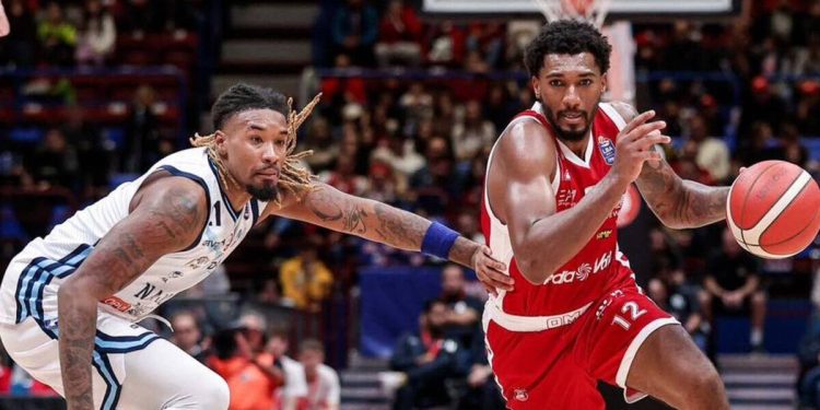 Armoni Brooks sfida Charles Manning Jr. in Milano Napoli (da facebook.com/OlimpiaMilano1936)