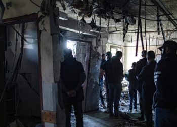 Bombe israeliane sul Nasser Hospital di Khan Yunis (Ansa)