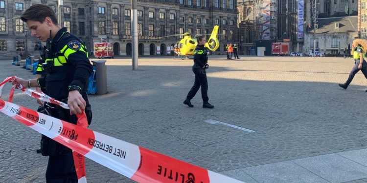Amsterdam: attacco con coltello in centro