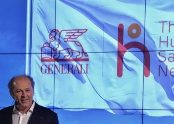 Il Ceo delle Generali Philippe Donnet presenta uno dei progetti di The Human Safety Net (Ansa)