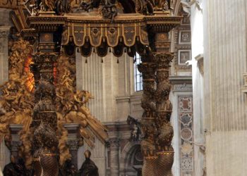 Interno della Basilica di San Pietro (Ansa)