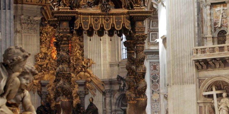 Interno della Basilica di San Pietro (Ansa)