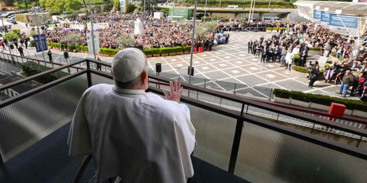 Papa Francesco dal Gemelli